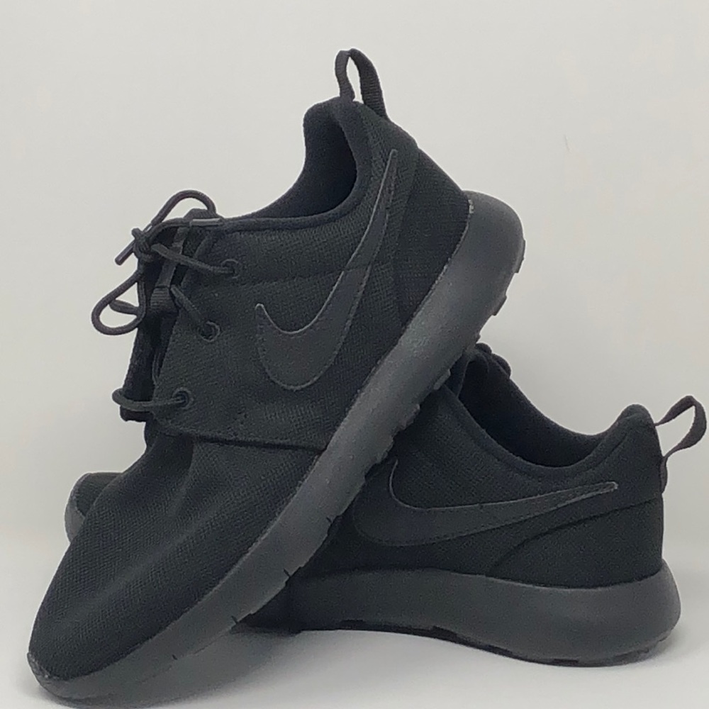 NWT Nike boys sneakers